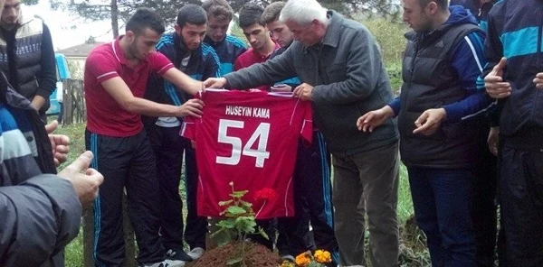 Önce Kama'nın Kabir Ziyareti Sonra Maç
