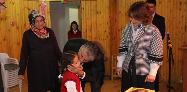 Gökhan Azcan, Sapanca İlkokulu'nda Tablet Dağıtım Programına Katıldı