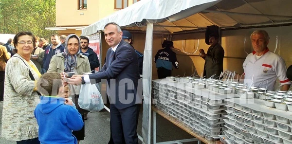 Sapanca Belediyesi 5 Bin Aşure Dağıttı
