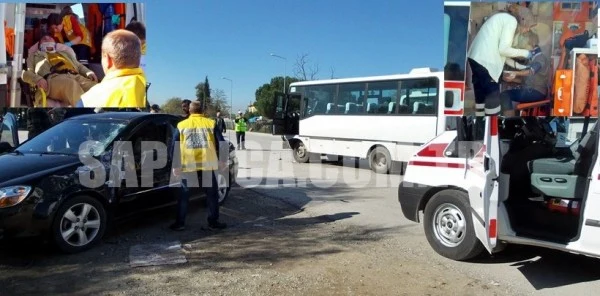 Sapanca'da Trafik Kazası: 2 Yaralı