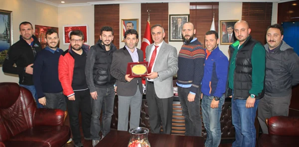 Ödülü Başkan Yılmazer'e Takdim Ettiler