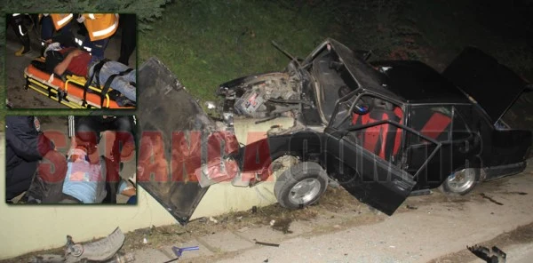 Otomobili Çaldıktan 5 Dakika Sonra Kaza Yapıp Yaralandılar