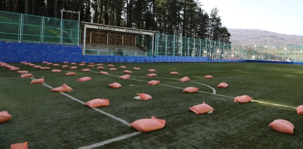 Sapanca Belediyesi Göl Mahallesi Spor Kompleksinin Bakımı Yapılıyor