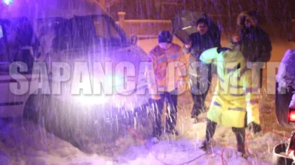 Kar Nedeniyle Yolda Kalan Ambulansın Yardımına Soffder Koştu