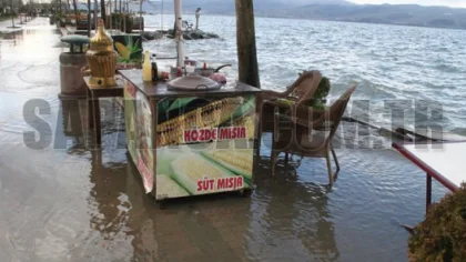 Sapanca Gölü Sahilindeki Yürüyüş Yolunun Bir Kısmı Sular Altında Kaldı