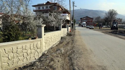Sapanca'da Yollar Genişliyor Dekoratif Perde Duvarlar Yapılıyor
