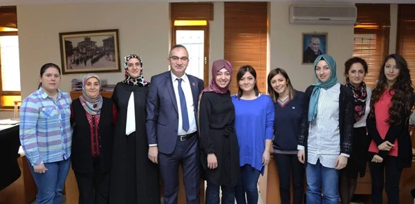 Yılmazer'den Bayan Personellere Jest
