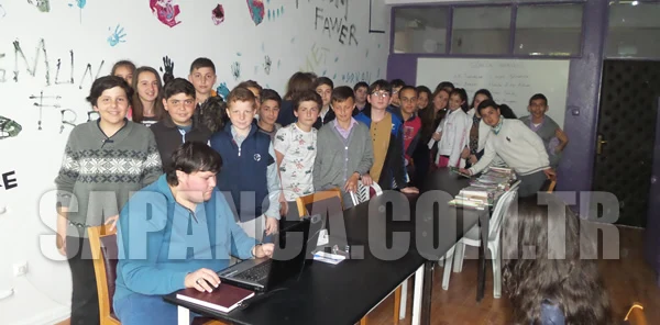 Kitapları Öğrencilerin Ayağına Getiriyorlar