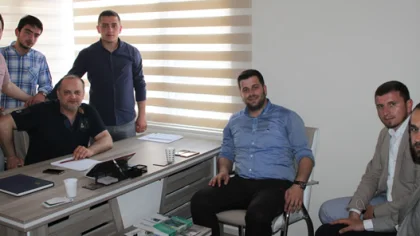 Ak Gençlik Hız Kesmiyor