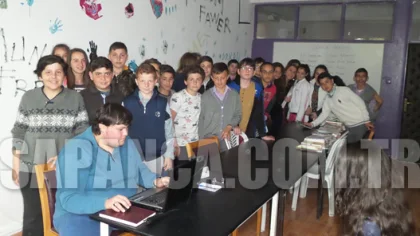 Kitapları Öğrencilerin Ayağına Getiriyorlar