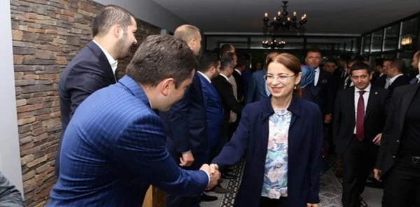 Bakan İslam Genç Girişimciler ve İş Adamları Derneği Üyeleriyle Bir Araya Geldi