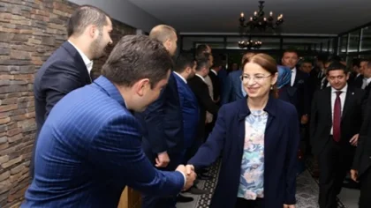 Bakan İslam Genç Girişimciler ve İş Adamları Derneği Üyeleriyle Bir Araya Geldi