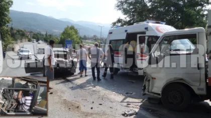 Kaza Yapan Sürücü Araç İçinde Sıkıştı