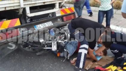 Motosiklet Kamyona Çarptı: 1 Yaralı