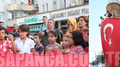 Rüstempaşa Camisine Türk Bayrağı Astılar