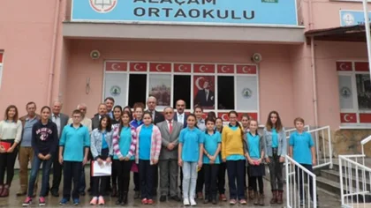 'Küçük Fidanlar, Ulu Çınarlara Omuz Veriyor'