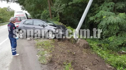 Otomobil Aydınlatma Direğine Çarptı: 1 Yaralı