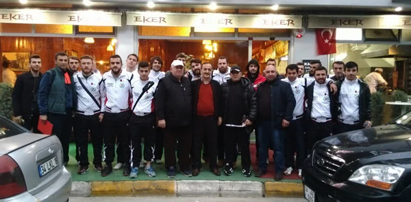 Galibiyet Yemeğinde Buluştular