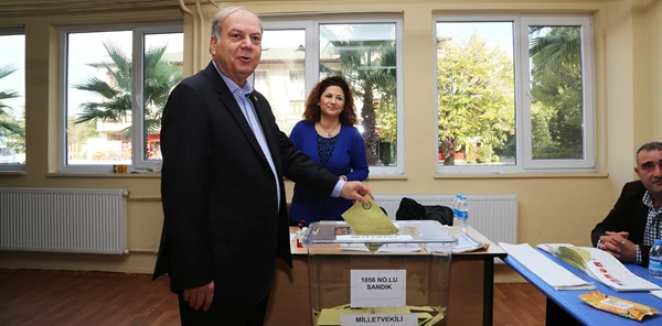 İsen ve Yılmazer Oylarını Kullandı