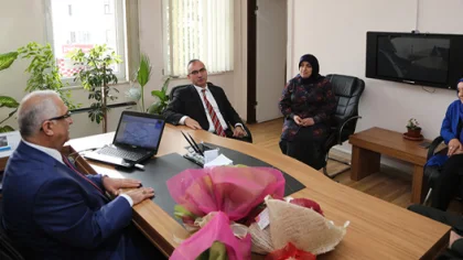 Ak Kadınlar Öğretmenleri Unutmadı