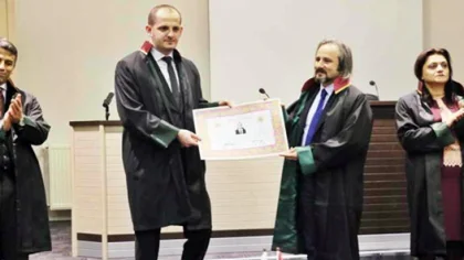 Cemal Kamışoğlu Avukatlık Cübbesini Giydi