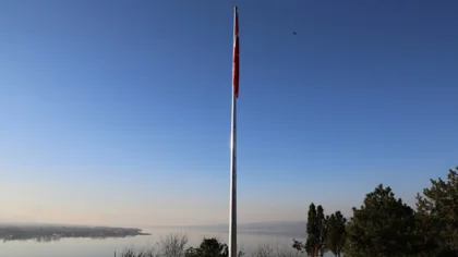 Seyir Terasına Dev Türk Bayrağı