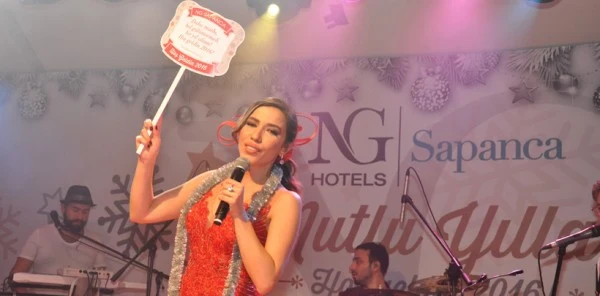 Burcu Güneş Sapanca'da Sahne Aldı