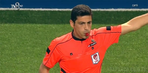 Sapancalı Hakem Serkan Önsal Sahnede