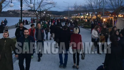 Sıcak Hava Sapanca'ya Yaradı