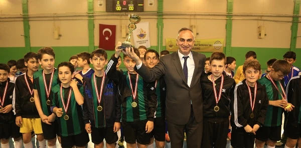 Şampiyon Nazmiye Ömer Sözer Ortaokulu
