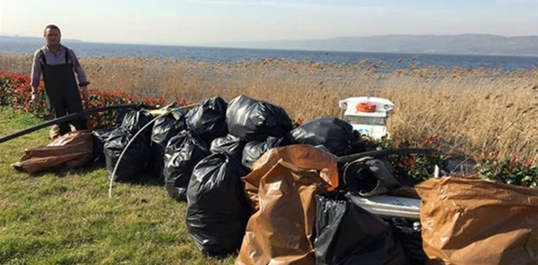 Sapanca Gölü Kıyısında Bahar Temizliği