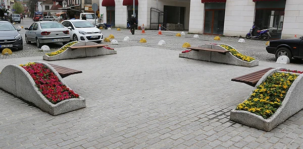 Sapanca Meydanı Çiçeklerle Donatıldı