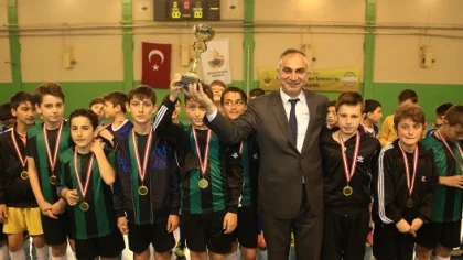 Şampiyon Nazmiye Ömer Sözer Ortaokulu