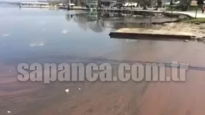 Sapanca Gölü Kızardı