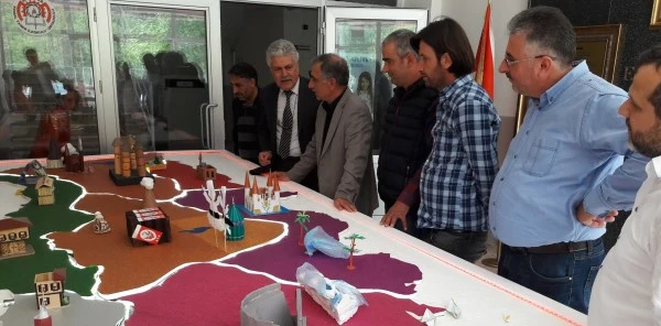 Öğrencilerden Işıklı Türkiye Haritası