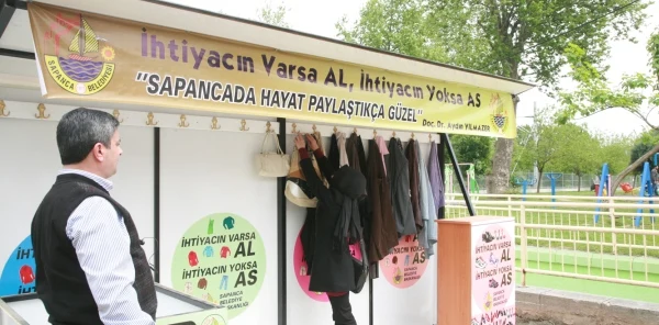 Yardım Standına Yoğun İlgi