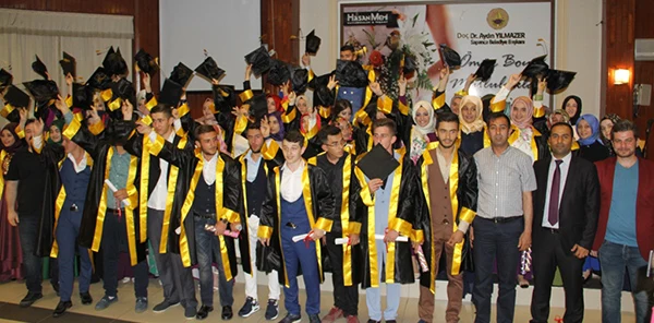 Sapanca Anadolu İmam Hatip Lisesi İlk Mezunlarını Verdi