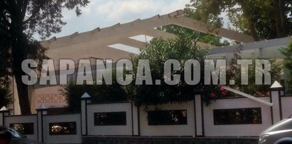 Restoranın Kaçak Bölümleri Yıkıldı