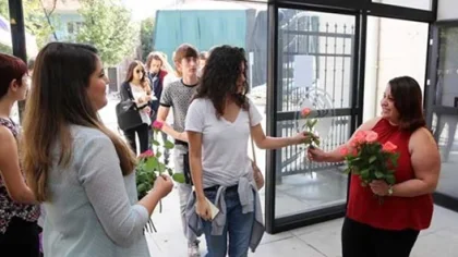 Sapanca Turizm Fakültesi Öğrencileri Çiçeklerle Karşılandı
