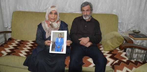Acılı Aile Üniversite Öğrencisi Kayıp Oğullarını Arıyor