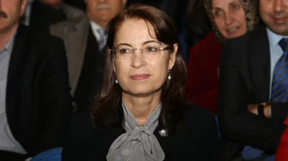 Ayşenur İslam Gitti O Proje Unutuldu