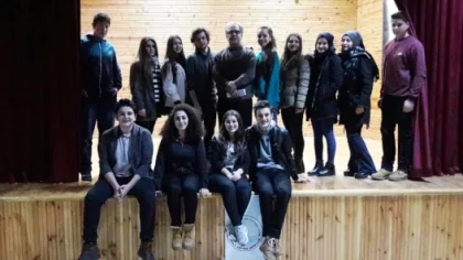 Saküt, Liseli Tiyatrocuların Yanında