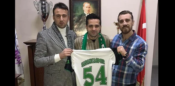 Sakaryaspor'un Eski Kaptanı Levent Demiray Resmen Sapancaspor'da