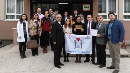 Bilgin Özkaynak İlkokulu'na Beyaz Bayrak