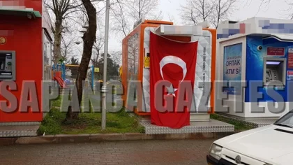 Banka Atm'sini Türk Bayrağıyla Kapattılar