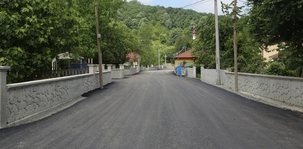Sapanca'da Asfaltlama Çalışmaları Sürüyor