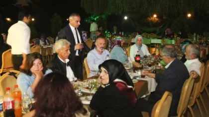 Eski ve Yeni Belediye Meclis Üyeleri İftarda Buluştu