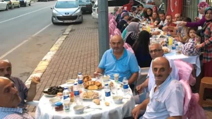 Komşular Sokak İftarında Buluştu