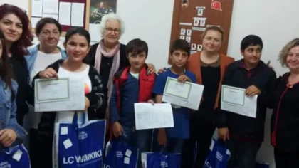 Sapanca Çocuk Derneğinden Öğrencilere Karne Hediyesi