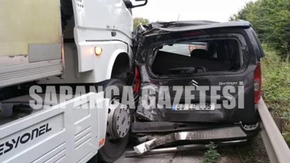 Tır Emniyet Şeridindeki Panelvana Çarptı: 1 Yaralı